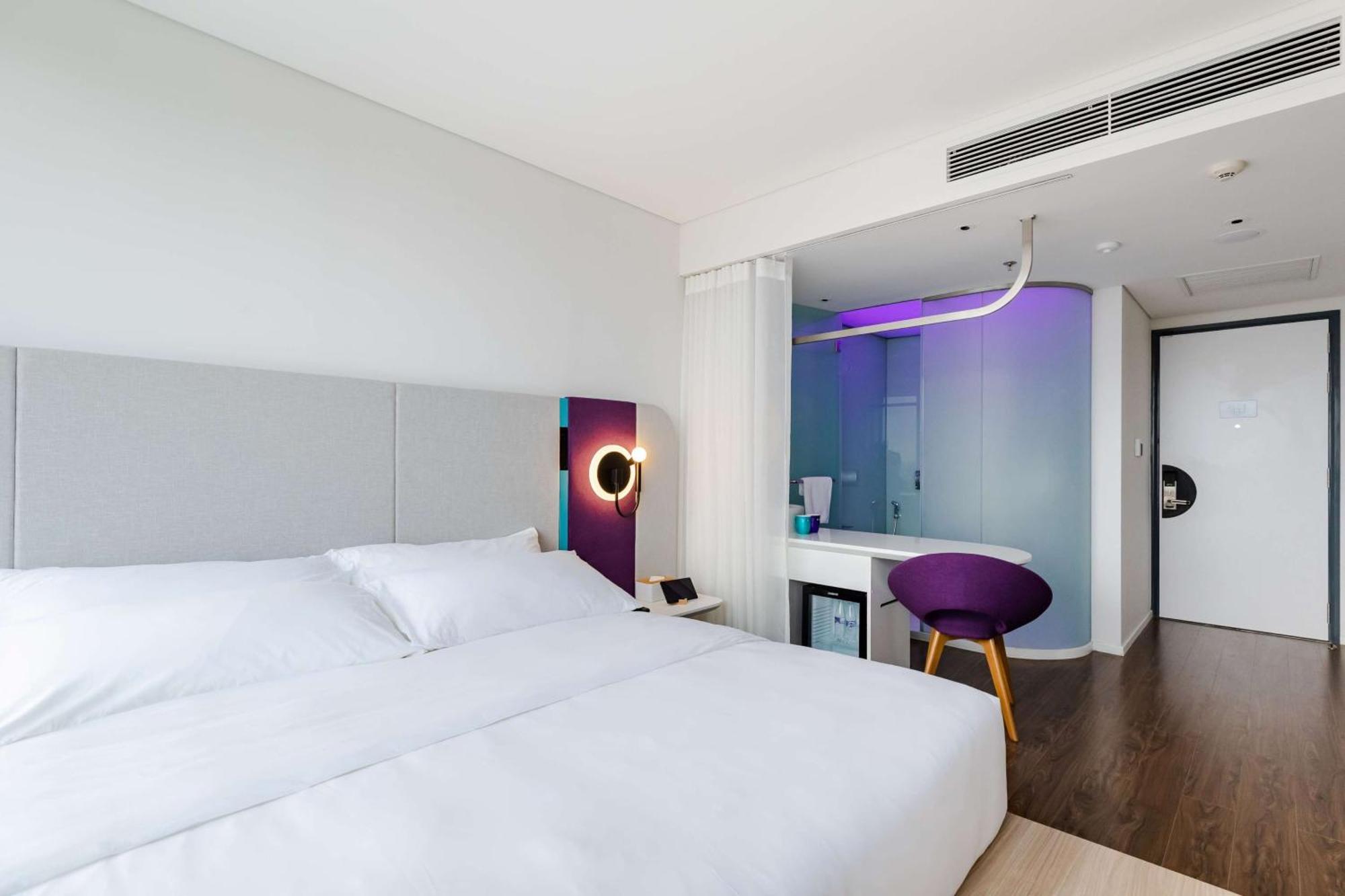 Tru By Hilton Hanoi Station Exterior foto
